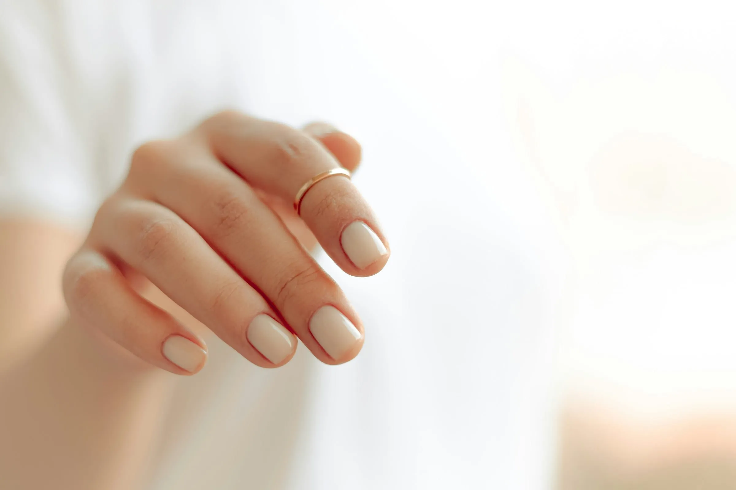 Unhas naturais brilhantes depois da blindagem